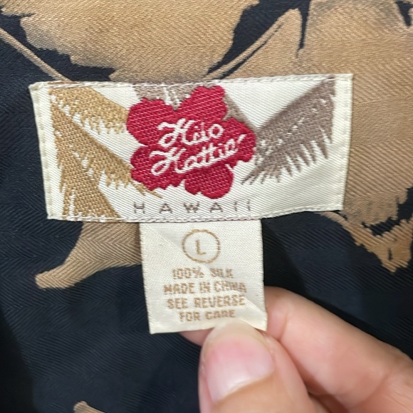 Hilo Hattie silk Hawaiian button down shirt - Picture 2 of 6